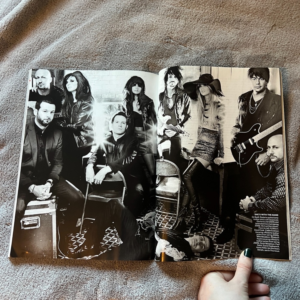 Taylor Swift Vogue Magazine Cover Feb 2012 February Story Rare - Picture 6 of 9
